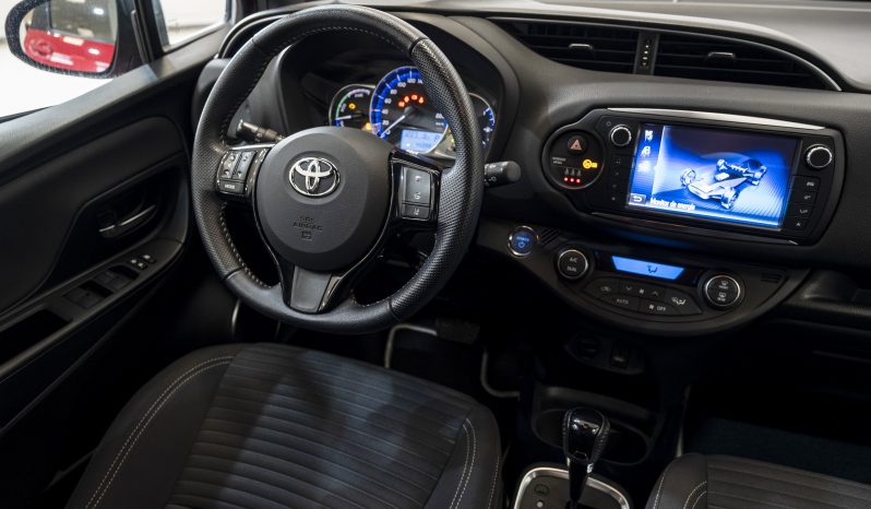 TOYOTA YARIS lleno